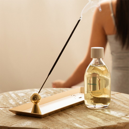 Aromatica Массажное масло для тела с можжевельником и имбирем Juniper Berry Trimming Massage & Body Oil 100 мл — изображение 4