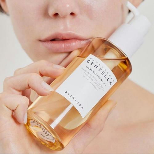Skin1004 Легкое гидрофильное масло с экстрактом центеллы Madagascar Centella Light Cleansing Oil 200мл — изображение 5