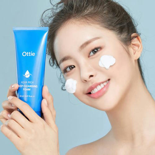 Ottie Увлажняющая пенка с морской водой и солью Aqua Rich Deep Cleansing Foam 150мл — изображение 3