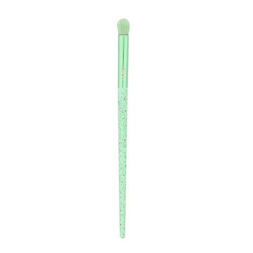 Кисть для нанесения и растушевки теней `DECO.` GO GREEN eye shader